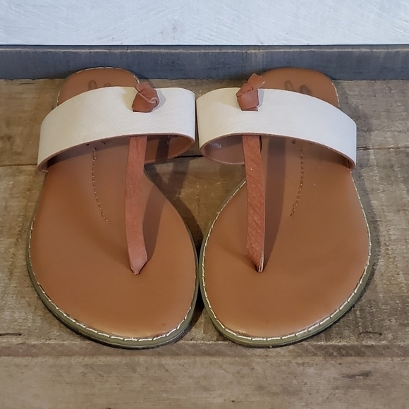 SEVEN7 Navo Stone Cream Thong Sandals Size 9 - Picture 3 of 11
